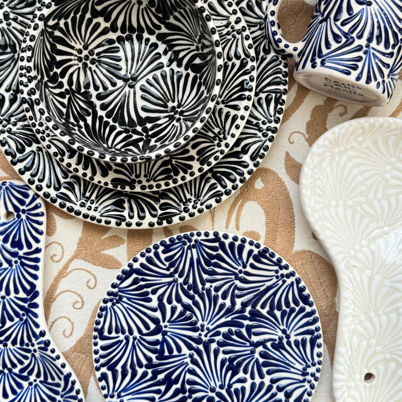 Assiette vintage style Talavera en emaux colorés Assiette vintage style Talavera en emaux colorés