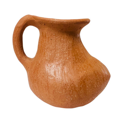 barro rojo small pitcher with a slight slope