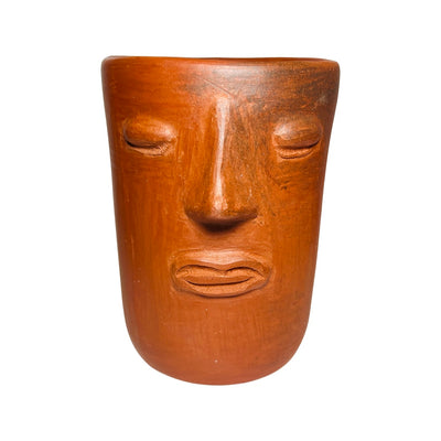 Barro rojo pot with a face